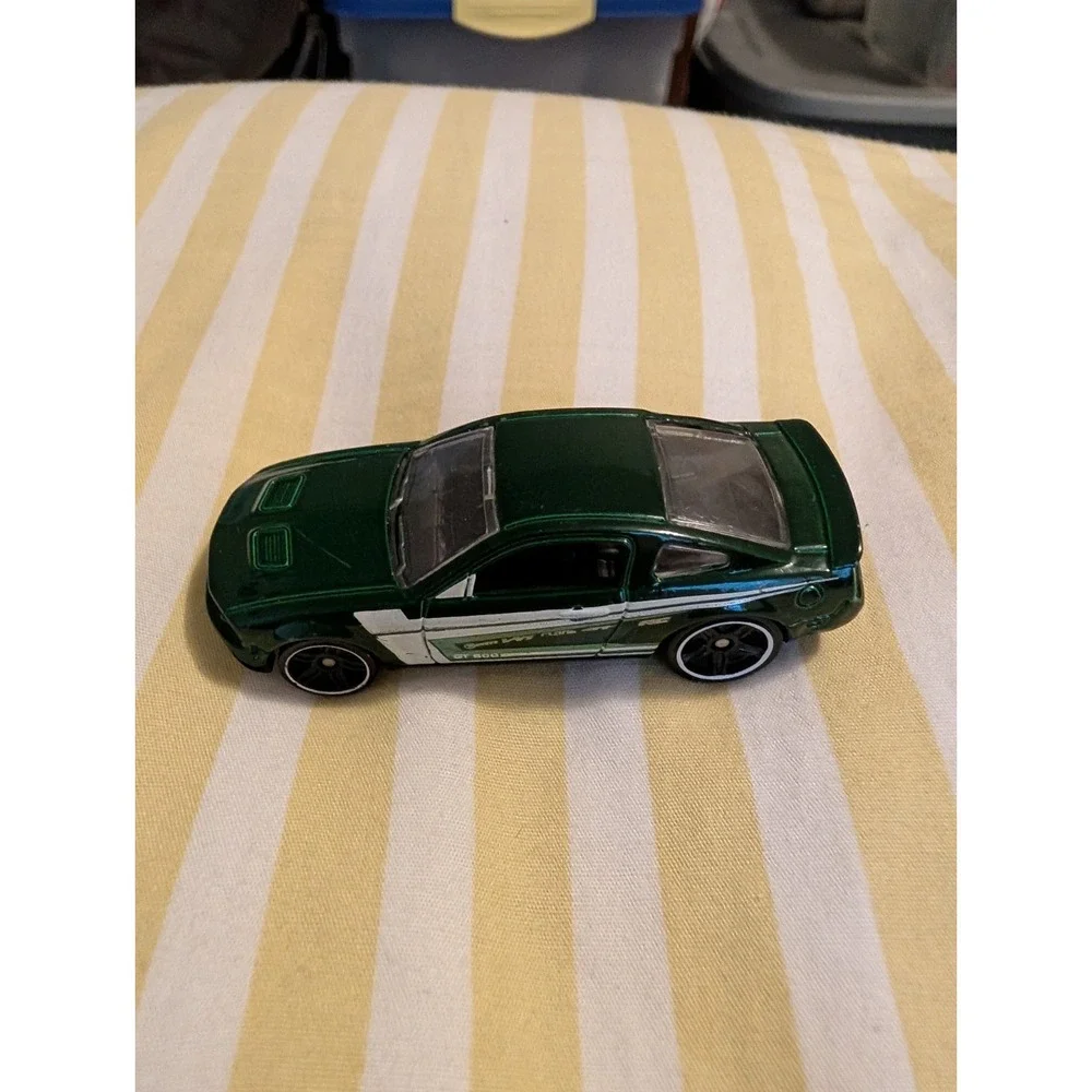 Hot Wheels 07 Shelby GT-500 2015 Diecast Car Green Ford Mustang Muscle Car